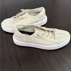 Women's Cream Casual Lace Sneakers